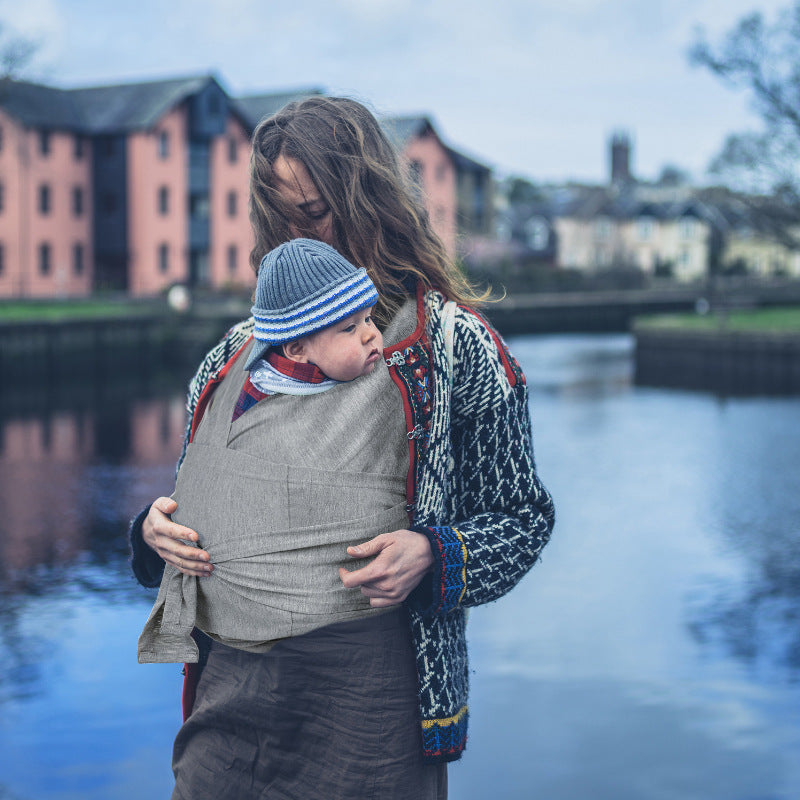 women hold her baby with  Cotton Baby Sling 