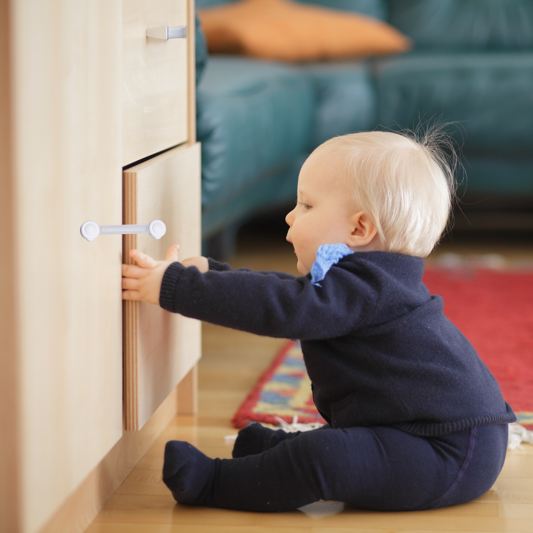 baby want to open closet but the he can't because Child Safety Lock